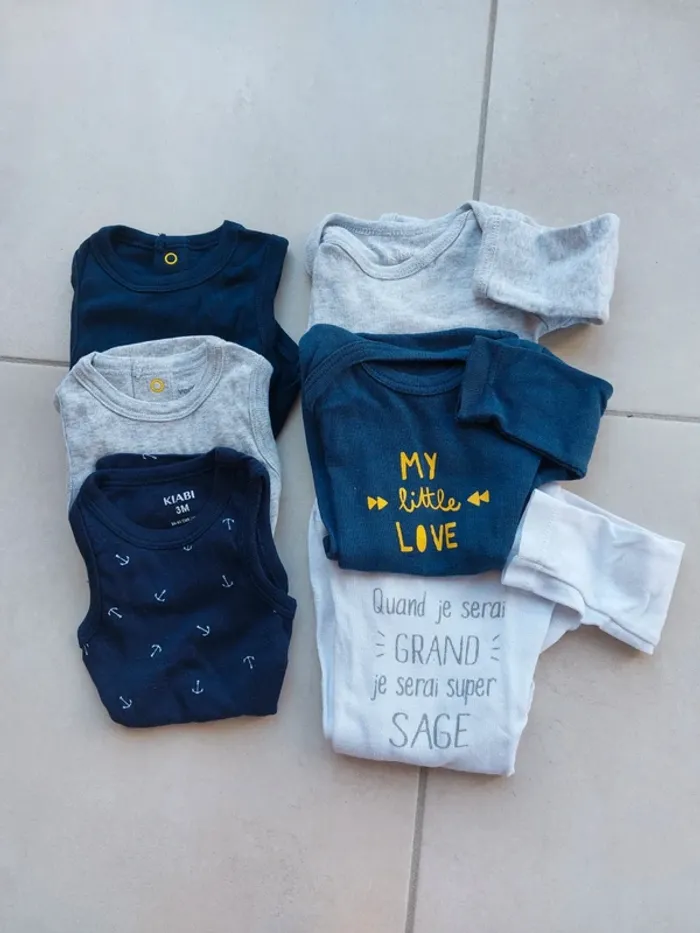 Lot bodies 3 mois