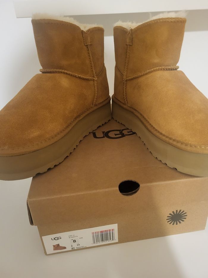 UGG Bottes - photo numéro 2