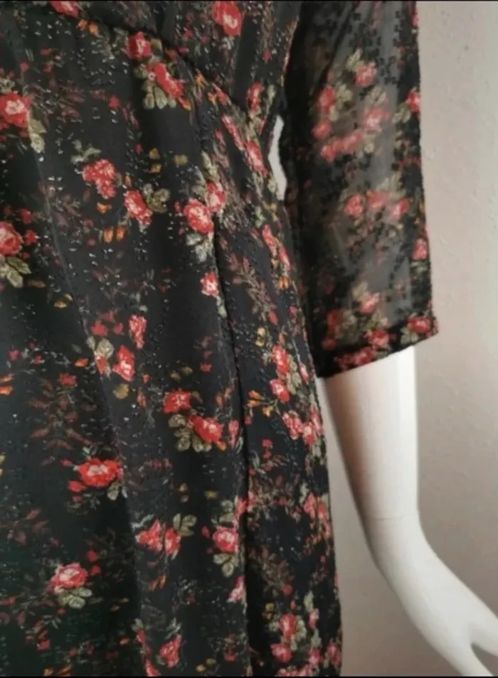 Robe Laeticia marque les Petites Fleurs Paris  taille 2  mis en 38  neuve avec étiquette - photo numéro 2