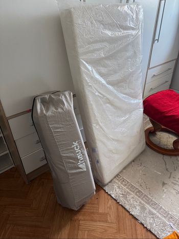 Lit bébé  et sont matelas