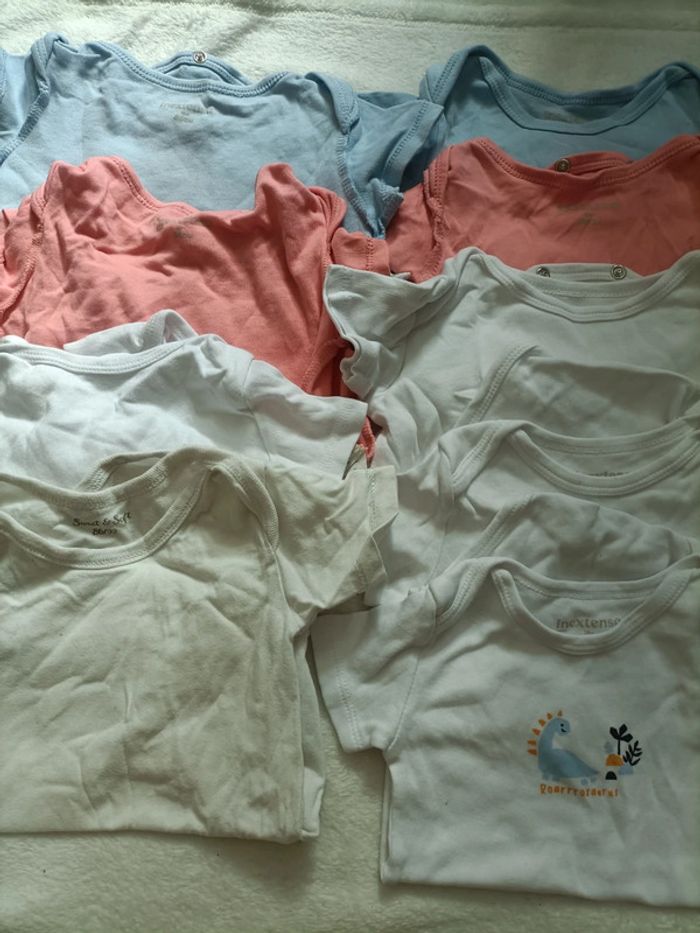 Lot de 12 bodys Taille 18 mois - photo numéro 2
