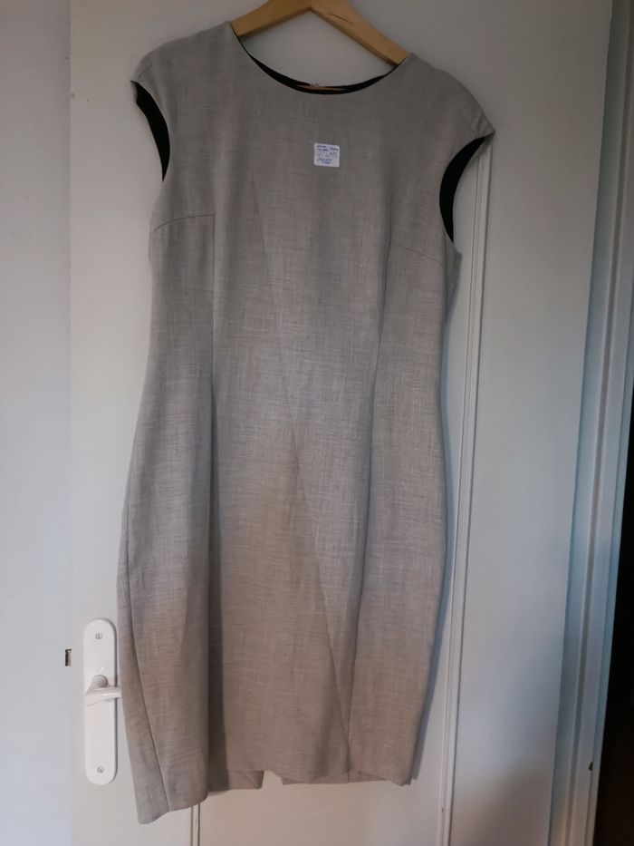Robe Zara grise très bon état taille 40 - photo numéro 2