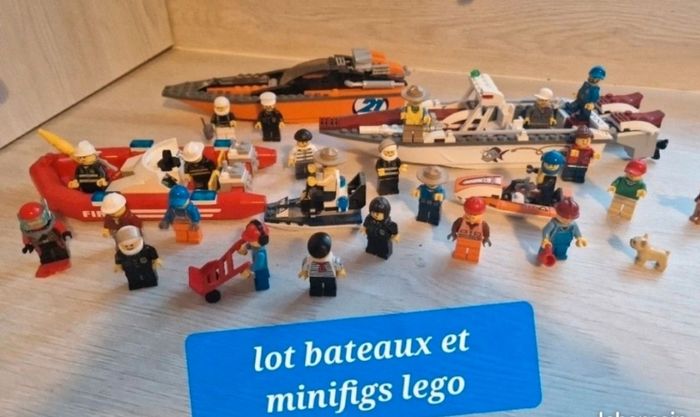Gros  lot minifigs et bateaux lego