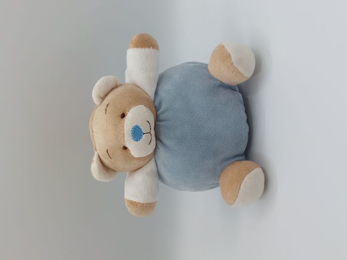 Peluche doudou boule ours marron beige bleu ILMAPLAST SNC 2016 écru crème 17 cm