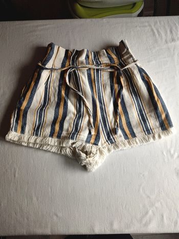 Short Bershka taille S (36)