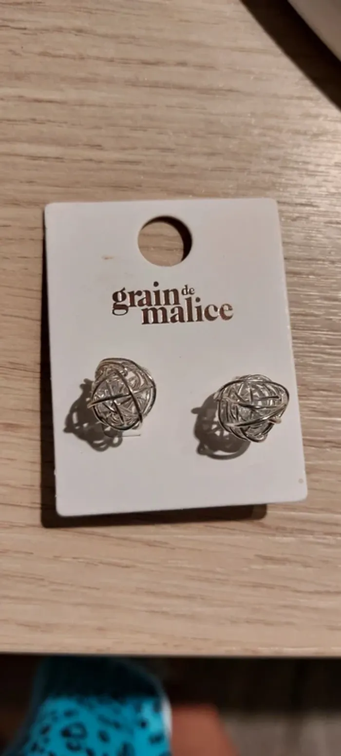 Boucles d'oreilles neuves