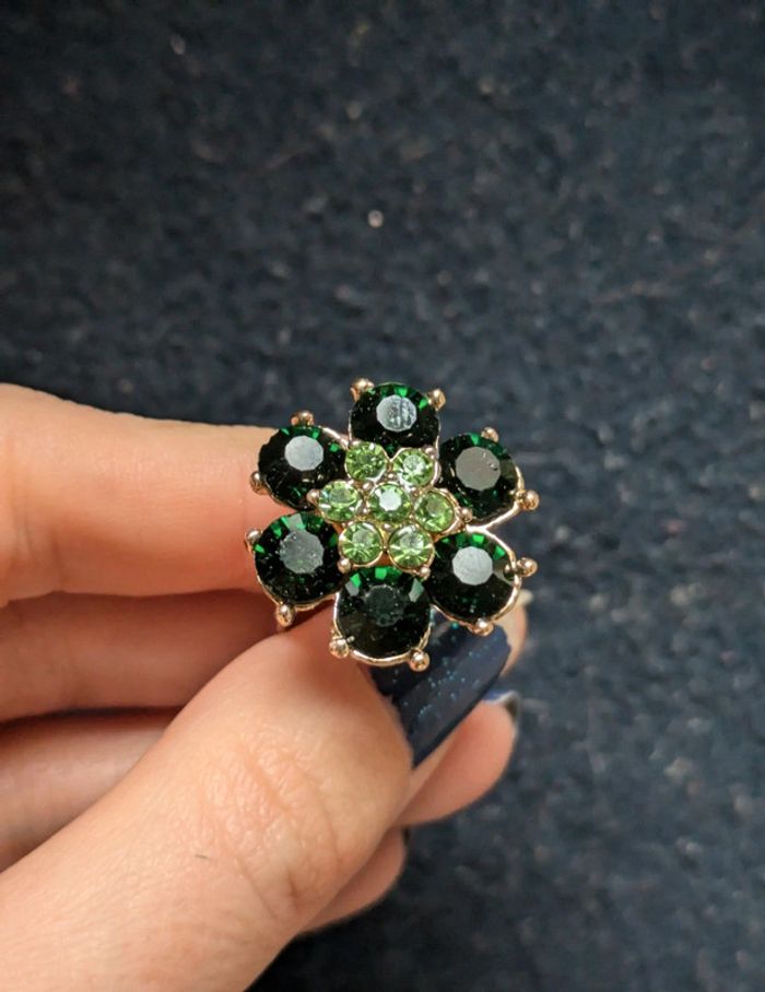 Bague fantaisie en forme de fleur - photo numéro 2