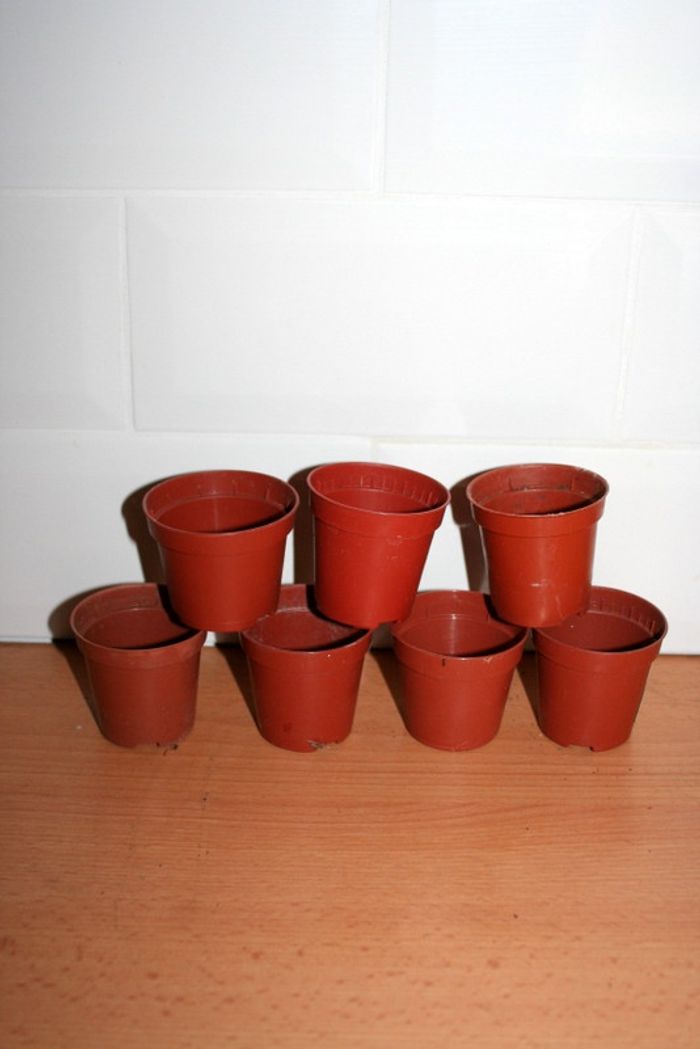Lot de 7 Petits pots en plastique