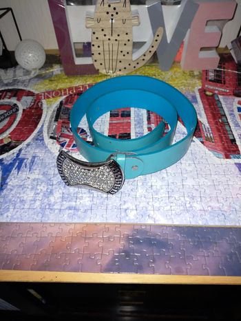 Magnifique ceinture bleue avec strass