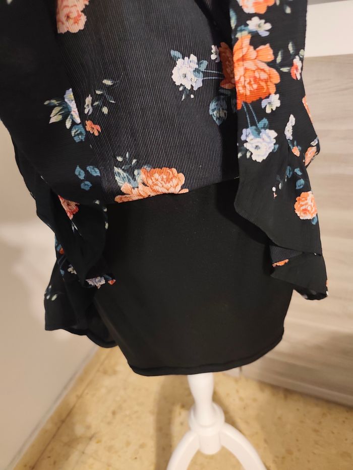 Robe femme noire fleurie – Taille 38 – Très bon état - photo numéro 6