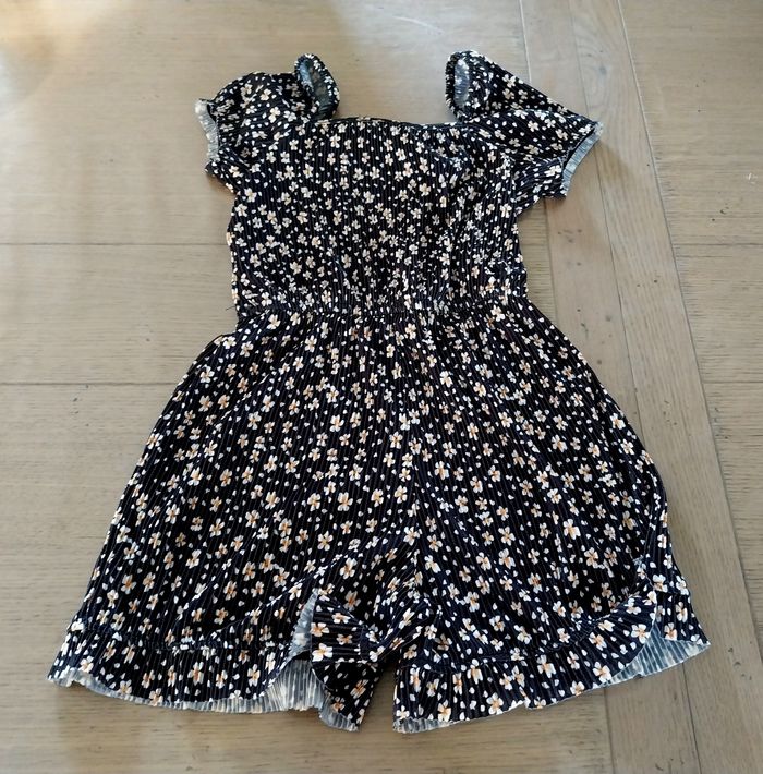 Jolie combishort fille 6ans en très bon état - photo numéro 2