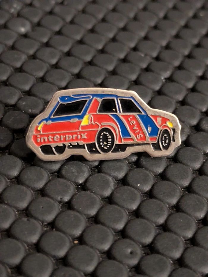 Pin's Renault 5 turbo R5 Levi's Interprix signé SP