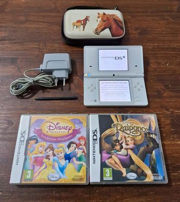 Lot Console Nintendo DSi Blanche + 2 Jeux