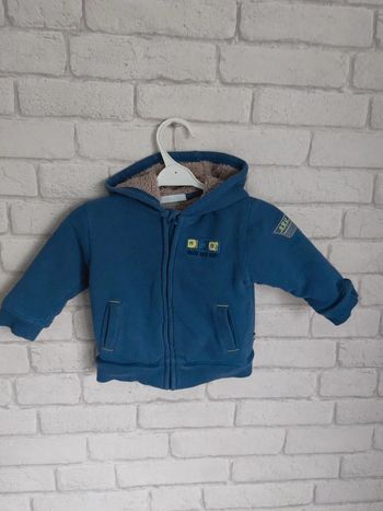 Veste avec capuche Obaibi taille 12 mois