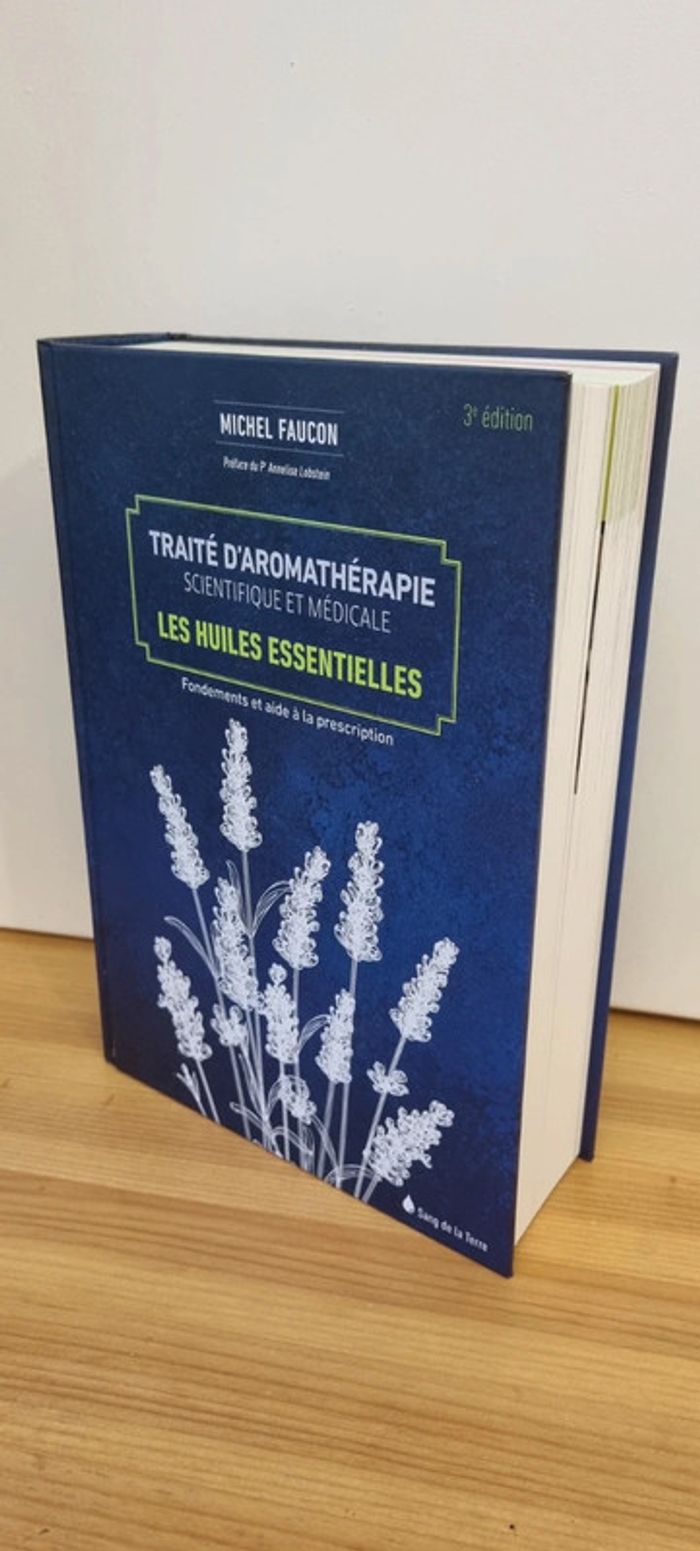 Traité d'aromathérapie scientifique et médicale Les huiles essentielles Michel Faucon - photo numéro 3