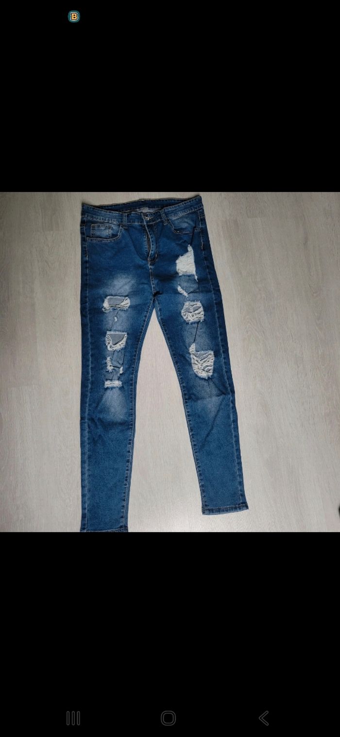 Jean bleu.
