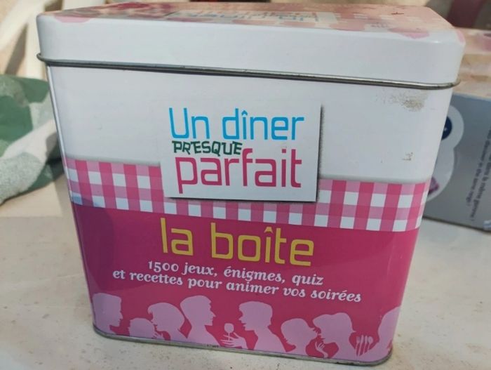 Boite de 4 petit livres recette  un dîner presque parfait jeux enigmes - photo numéro 3