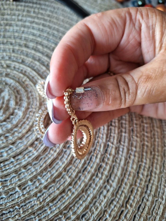 Boucles d'oreilles pendantes dorées - photo numéro 3