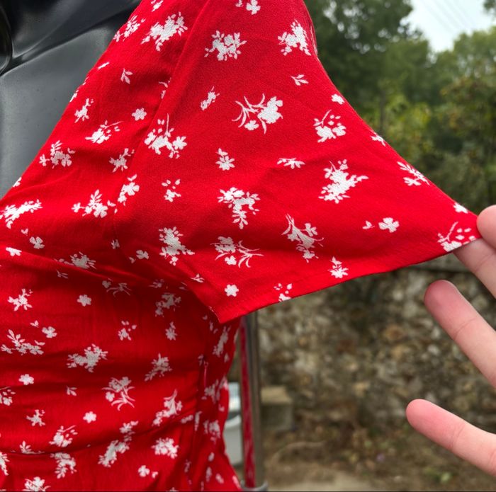 Robe à imprimé floral 🌺 col carré 📏 Taille 36 Jennyfer 🏷 - photo numéro 2