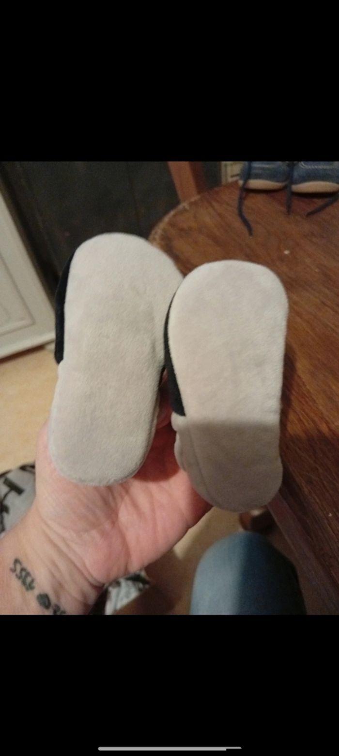 Chausson Mickey taille 6 mois - photo numéro 4