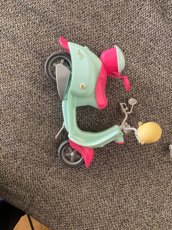 Scooter pour poupées manequin