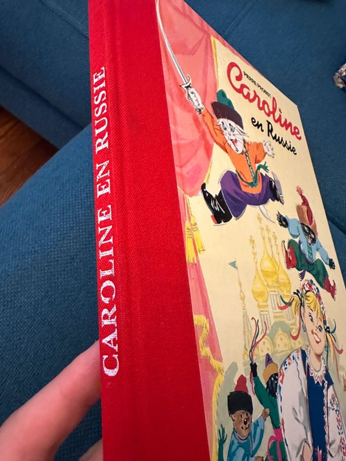 Caroline en Russie édition limitée reliure rouge livre bd album Hachette Pierre Probst - photo numéro 2