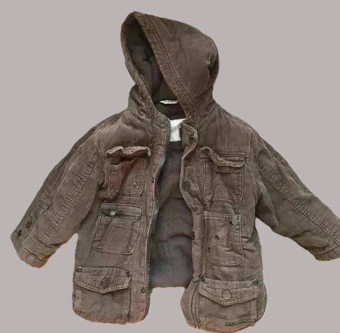 🧥 Blouson garçon 18 mois à capuche – Parfait état