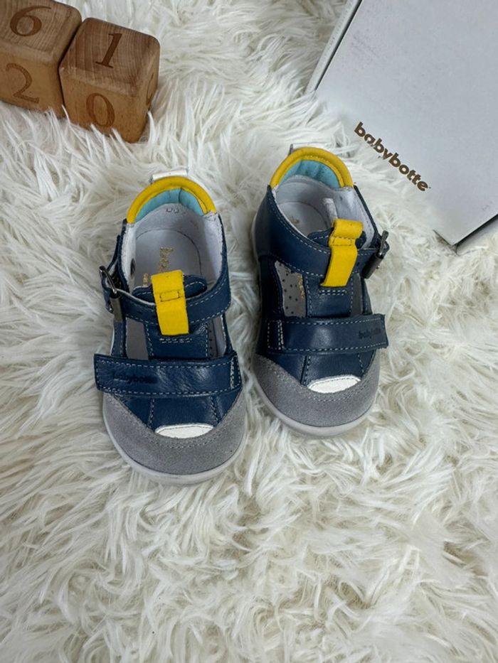 Paire de chaussures Babybotte taille 20 - photo numéro 3