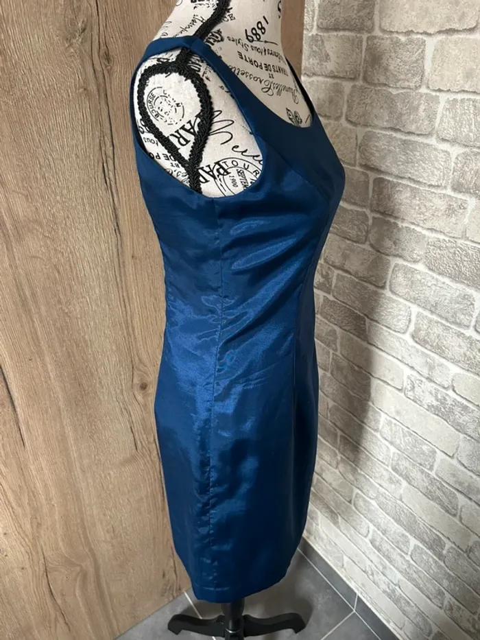 Robe satinée bleue marine taille 34 - photo numéro 4