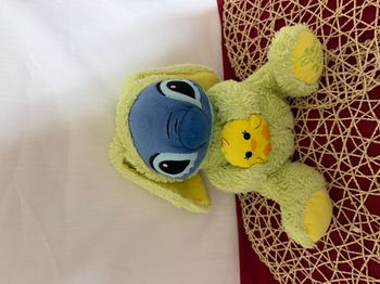 Peluche Stitch Pâques Disney Store 2019 monstre bleu poussin lapin 30 cm