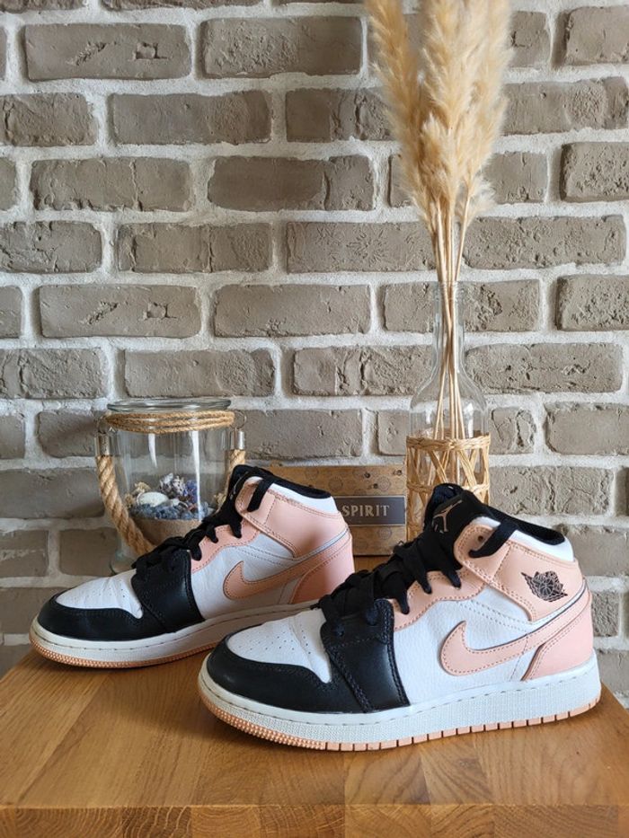 Baskets Nike Jordan 1 Mid Black Toe orange arctique - banc noir et rose, excellent état - photo numéro 2