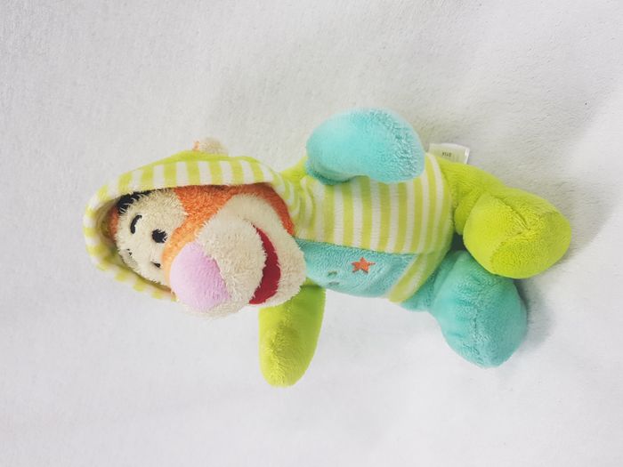 Peluche 20 cm tigrou en pyjama disney - photo numéro 3