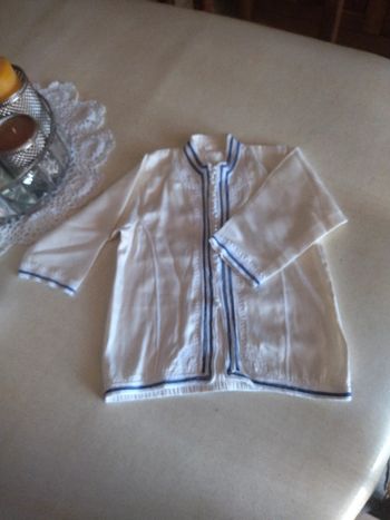 Jabador, veste crème et bleue satinée. Taille 2