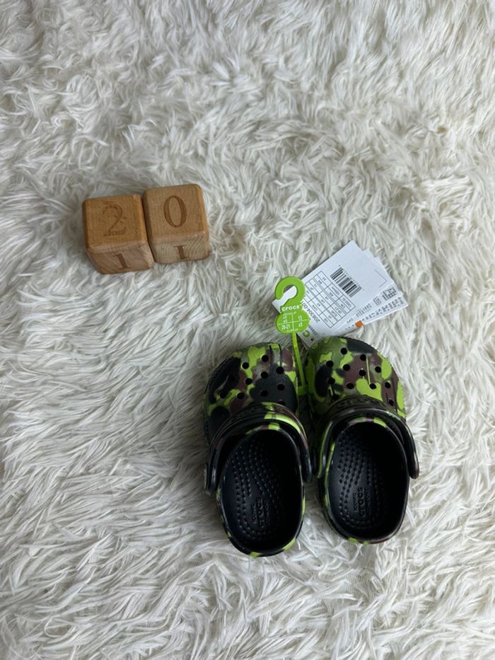 Paire de crocs militaire taille 20-21