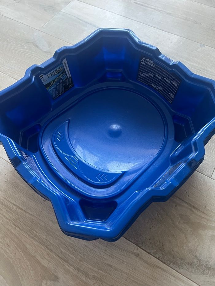 Lot toupie beyblade avec lanceur et stadium - photo numéro 2