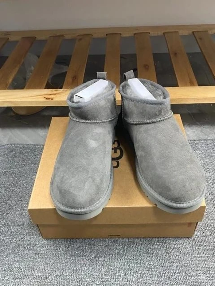 Bottes Ugg mini  taille 39 - photo numéro 3