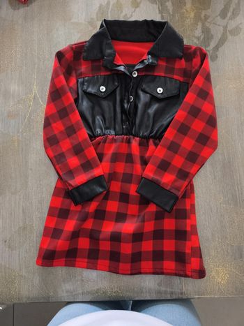 Robe a carreaux et simili cuir
