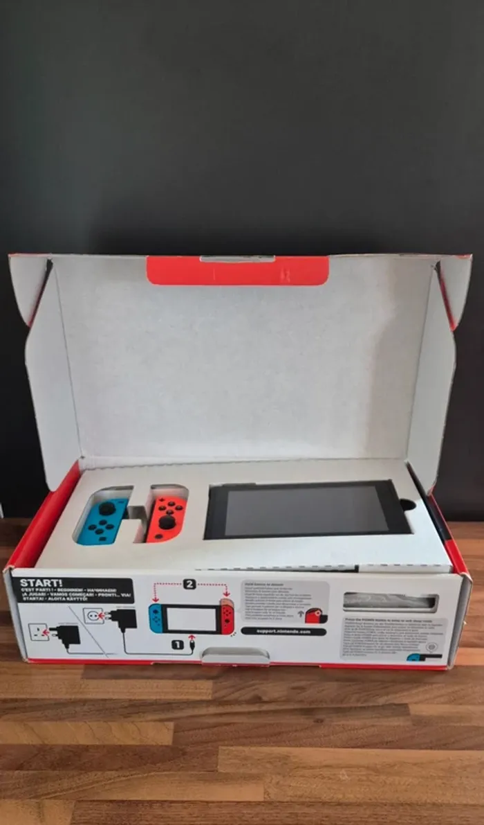 Console Nintendo switch avec boîte - photo numéro 2