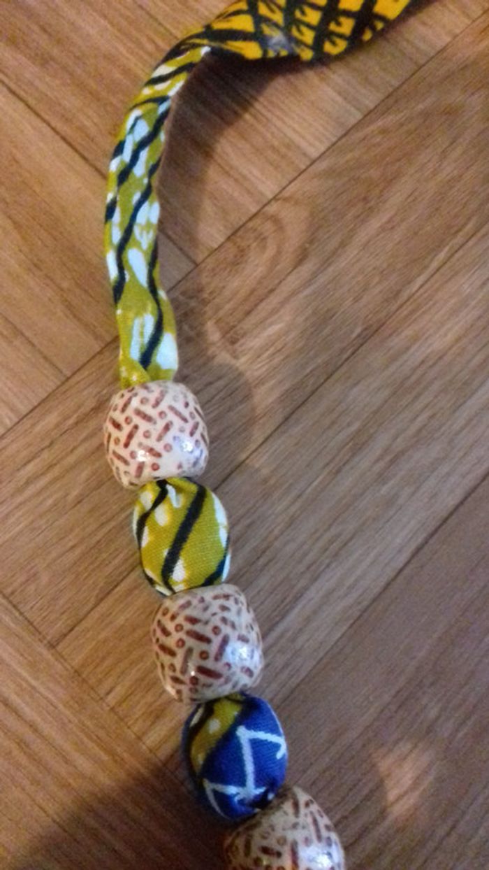 Collier wax et perles en bois - photo numéro 3
