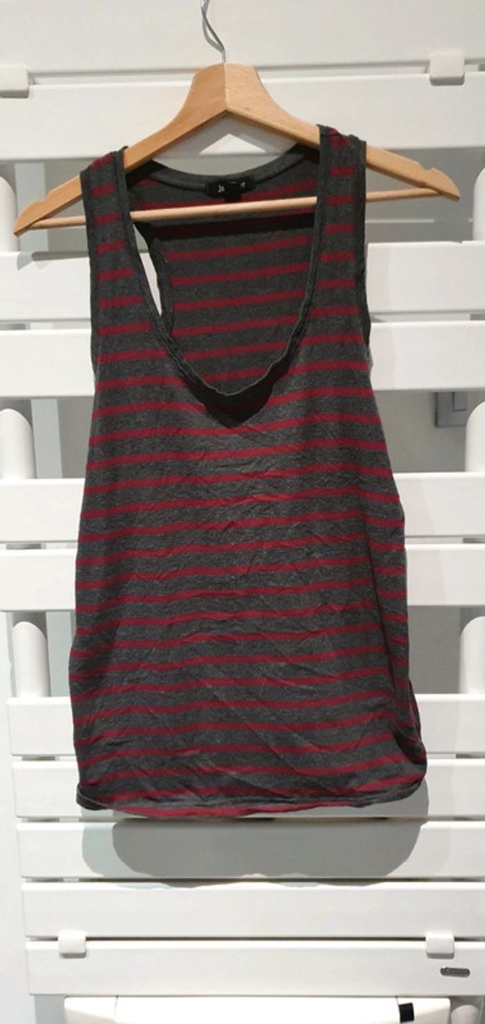 Débardeur gris et rouge