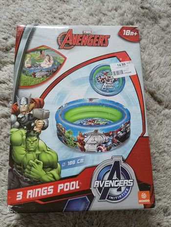 Piscine Avengers neuve