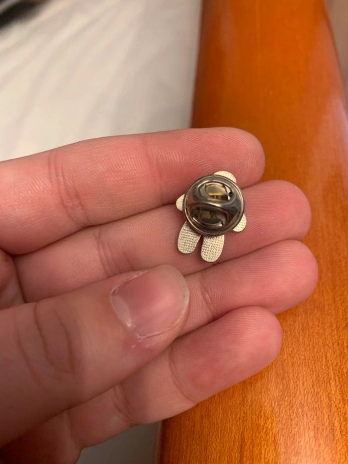 Pin's petit bonhomme - photo numéro 2