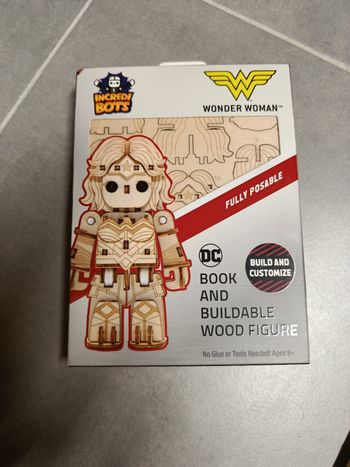 Figurine wonder woman 