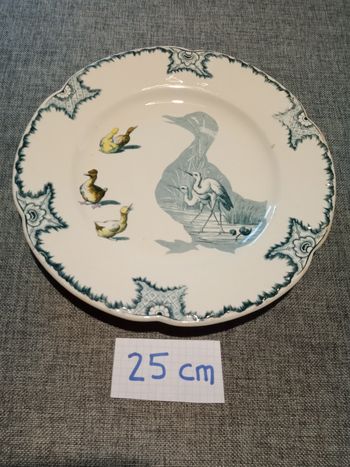 Assiette ancienne motif canard Creil et Montereau
