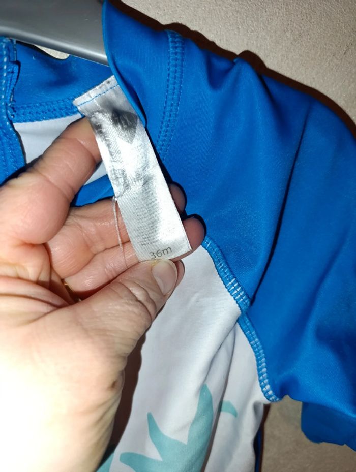 Combinaison de bain taille 3 ans en très bon état - photo numéro 5