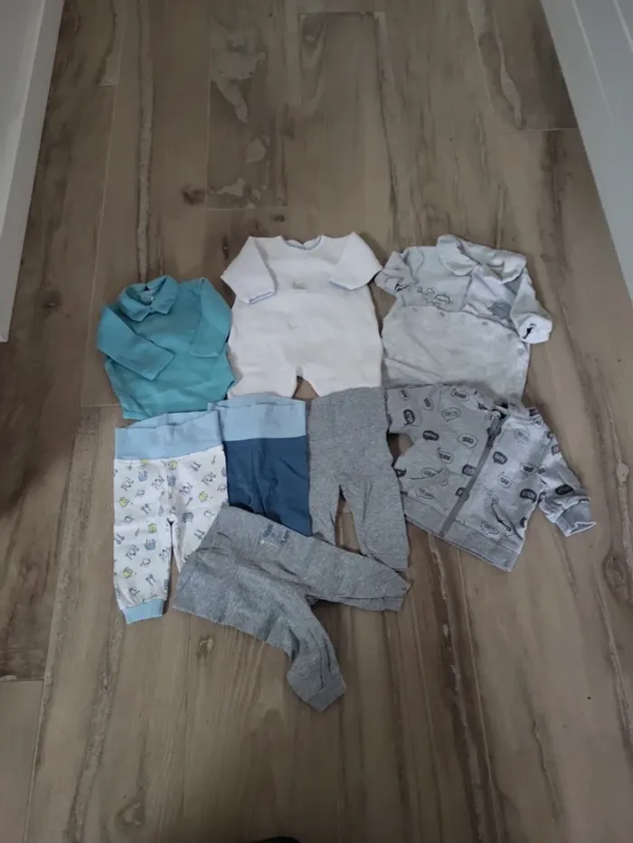 Lot vêtements 1 mois