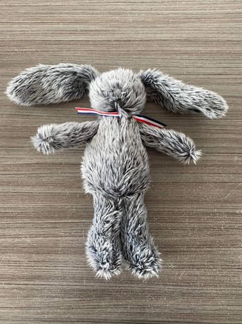 Lapin en peluche