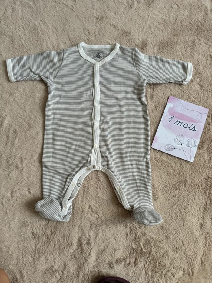 Pyjamas Leger rayé gris blanc Petit Bateau 1 mois avec petit trou