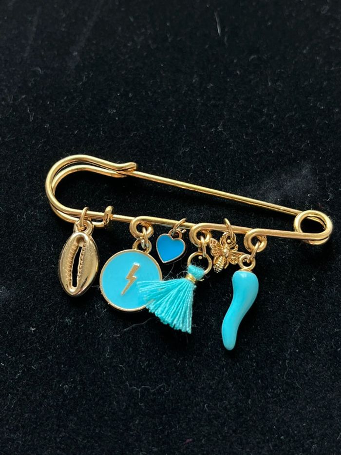 Broche doré pendentifs breloques bleu et doré - photo numéro 2