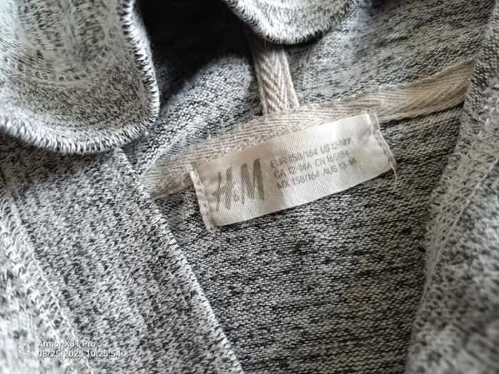 Pull gris à capuche H&M 12 ans - photo numéro 2